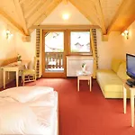 Hotel Neue Post 3*