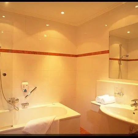 Neue Post 3* Ζόλντεν