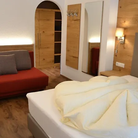 Neue Post ホテル 3*