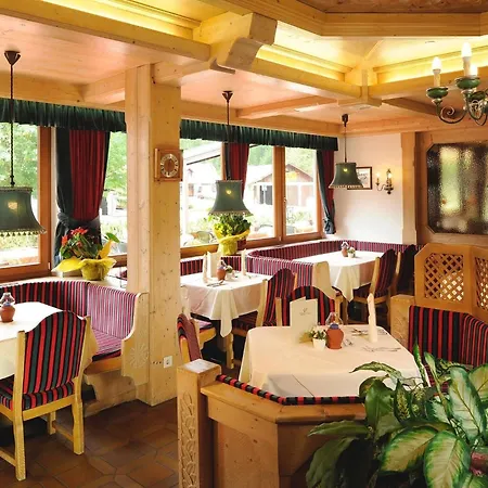 Neue Post ホテル ゼルデン