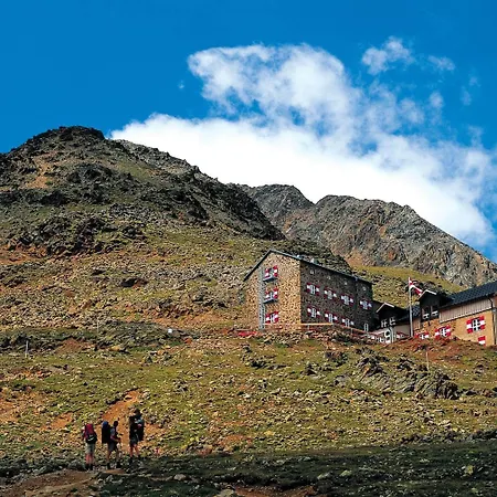 Neue Post ホテル 3*