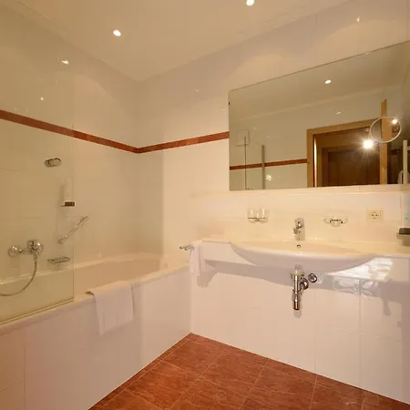 Neue Post ホテル ゼルデン