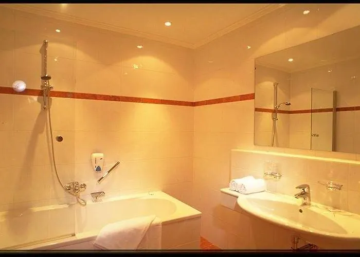 Neue Post 3* Ζόλντεν